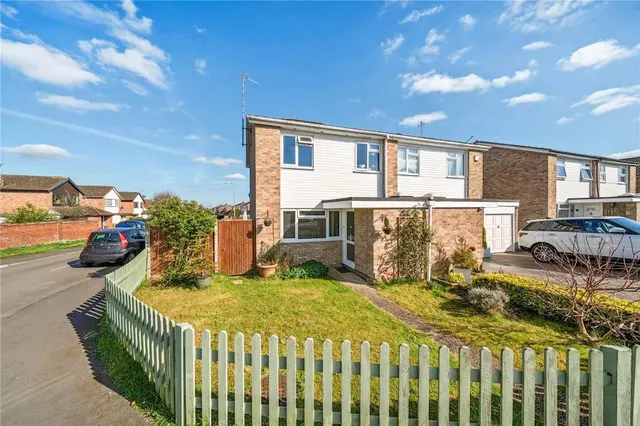 Sutton Road, Speen, RG14, photo 1