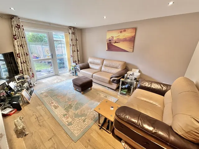 Budworth Walk, Wilmslow, SK9, photo 2