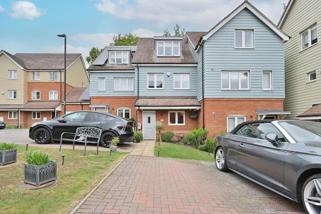 5 Aurora Close, Watford, photo 1