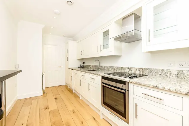 Turnham Green Terrace, W4, photo 3