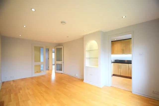 Rothschild Road, W4, photo 1