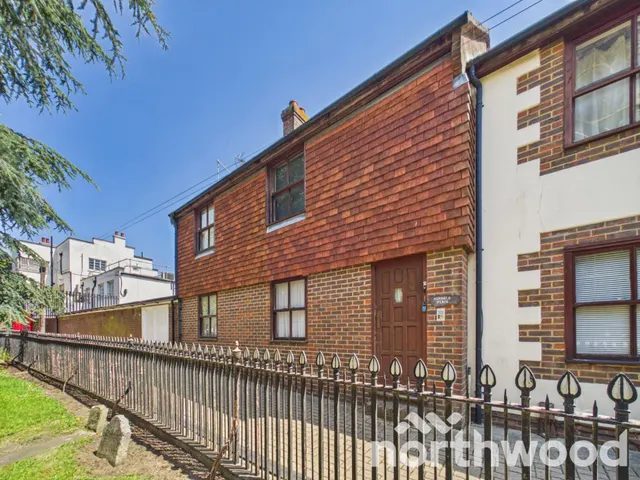 Ashdale Place, Churchyard, TN23, photo 1