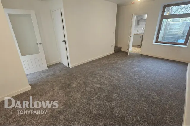 High street, Ferndale, CF43, photo 3