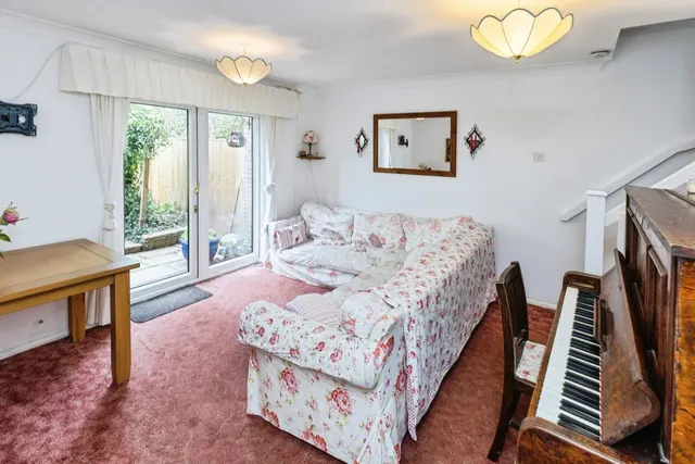 Springfields, Mickle Trafford, CH2, photo 3