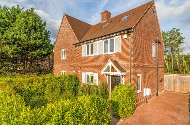 Fox Heath Gardens, Cane End, RG4, photo 1