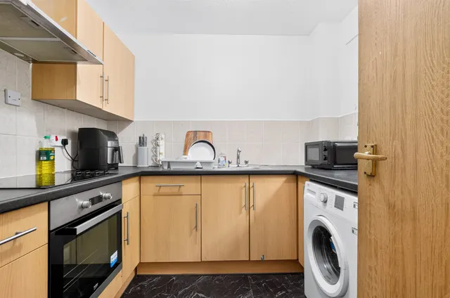 Tudor Close, Hatfield, AL10, photo 3