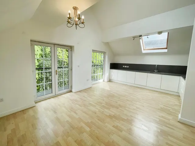 Heath Road, Hale, WA14, photo 2
