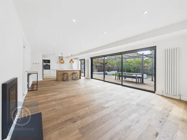 Howletts Lane, Ruislip, HA4, photo 2