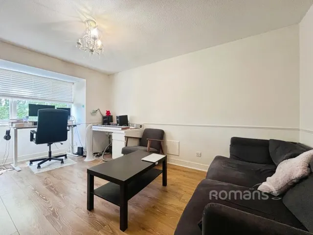 Fairview Gardens, Farnham, GU9, photo 2