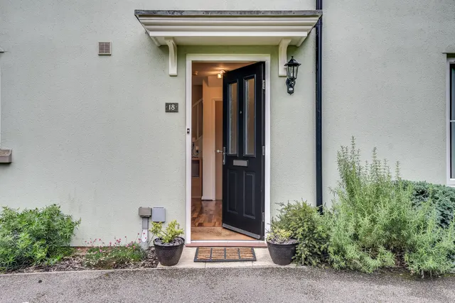 Photo 2 — 18 Lambourne Chase, Great Baddow, Chelmsford, Essex, CM2 9FF