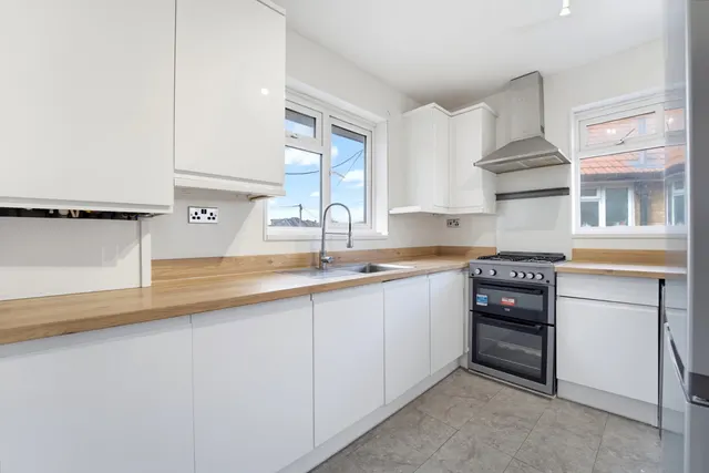 Photo 2 — Blackberry Farm Close, Hounslow, TW5 9EH