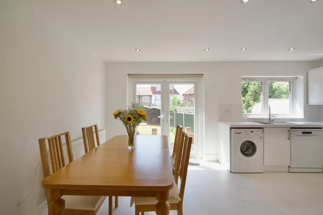 Churchbury Lane, Enfield, EN1, photo 2
