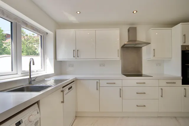 Churchbury Lane, Enfield, EN1, photo 3
