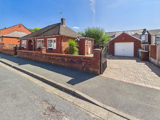 Delegarte Street, Ince, WN3, photo 1