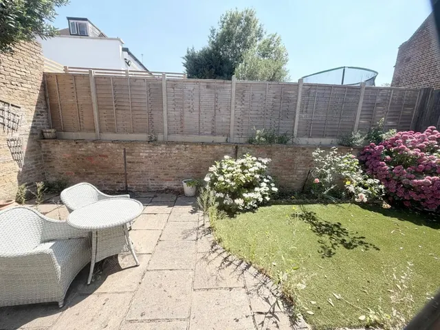 Glengall Road, Edgware, HA8, photo 2