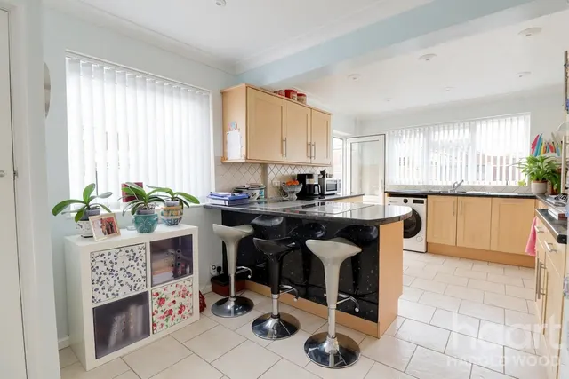 Kersey Gardens, Romford, RM3, photo 3
