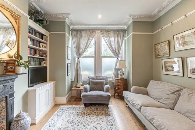Photo 3 — Honeybrook Road, London, SW12