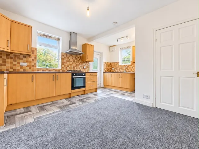 Oakworth Road, Keighley, BD21, photo 3