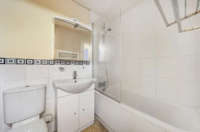 Meon Close, Petersfield, GU32, photo 3