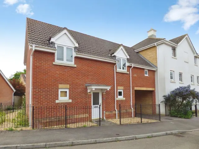 Fallow Crescent, Hedge End, SO30, photo 1