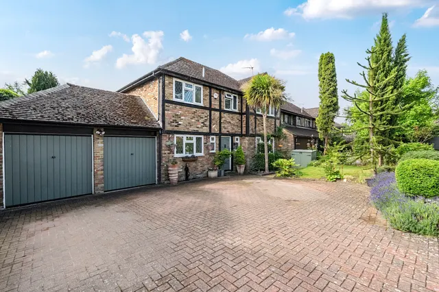 Newark Road, Windlesham, GU20, photo 1