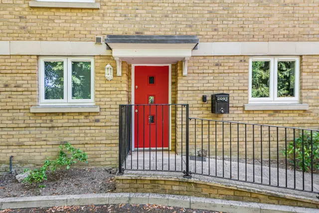 Tupwood Lane, CR3, photo 1