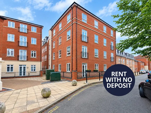 Main Street, Dickens Heath, B90, photo 1