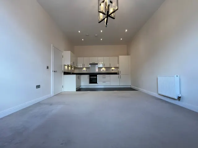 Main Street, Dickens Heath, B90, photo 3