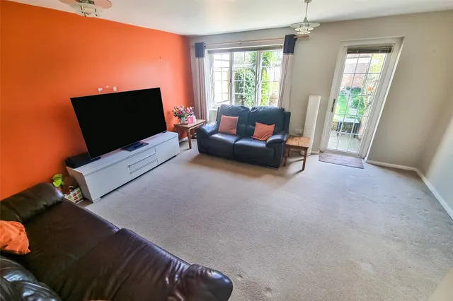 Photo 3 — Newton Way, Tongham, Farnham, Surrey, GU10 1BY