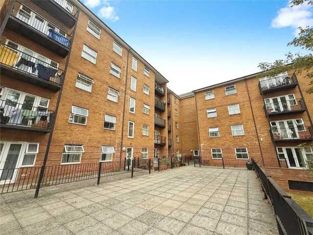 Holly Street, Luton LU1 3DD, photo 1