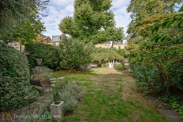 North Side Wandsworth Common, Wandsworth, SW18, photo 3