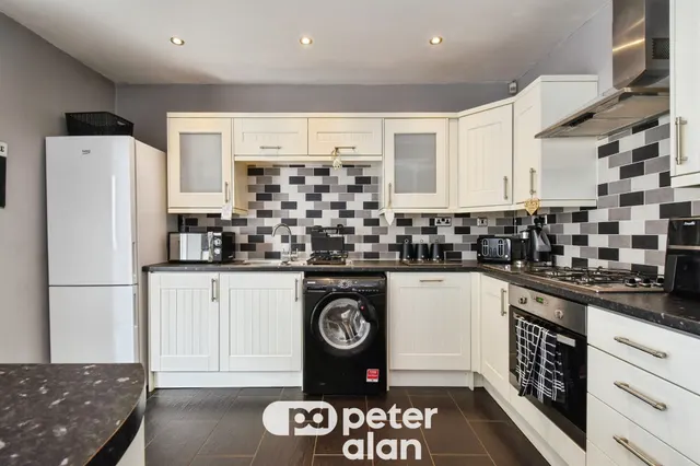 Bryn Seion Street, Tredegar, NP22, photo 2