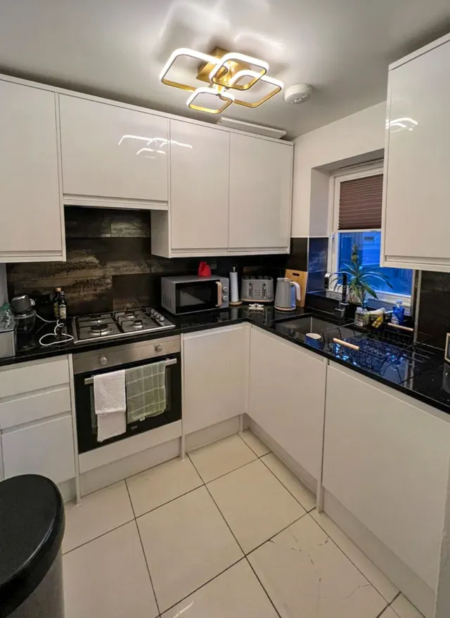 Flat 2, 1b Taffy's How, Mitcham, photo 1