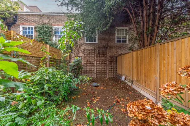 Photo 3 — 7a Holland Park Road, London