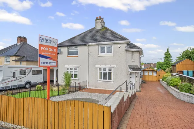 2 bedroom house — Aitchison Street, Airdrie, ML6 0DG