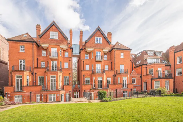 London, NW3, photo 1