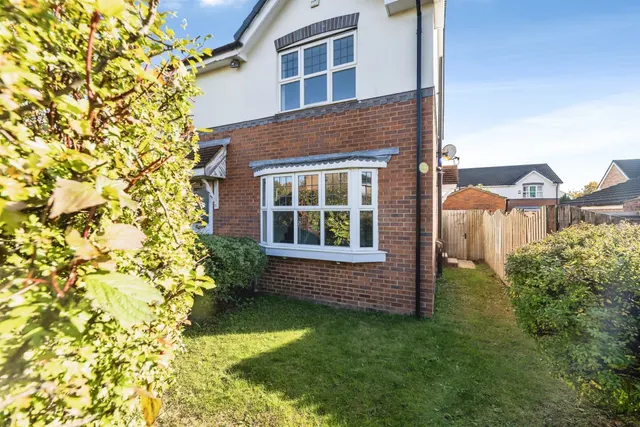 Ascot Gardens, Leeds, LS10, photo 2