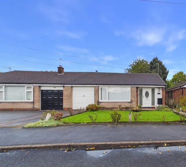 Sunnywood Drive, Tottington, BL8, photo 1