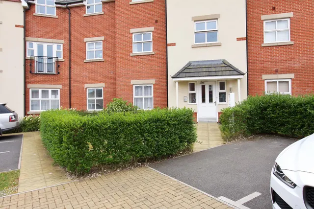 Photo 2 — Draper Close, Augusta Park, Andover, SP11
