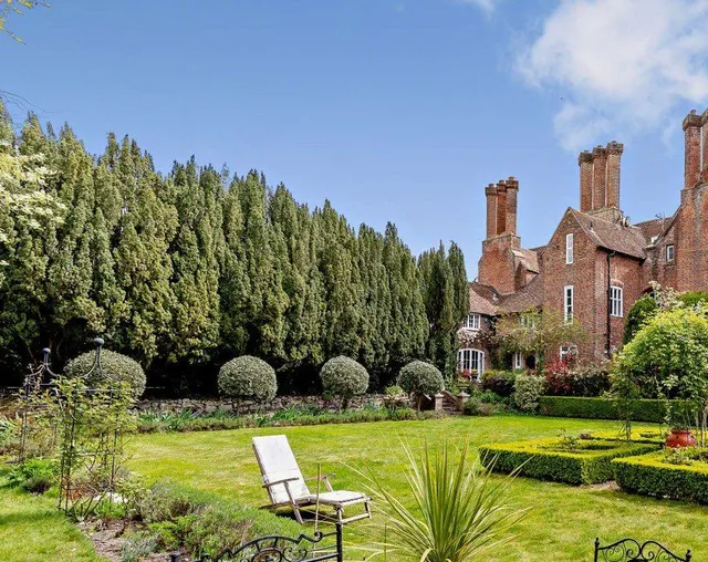 Photo 2 — Manor Lane, Hollingbourne, Maidstone, Kent, ME17 1UN