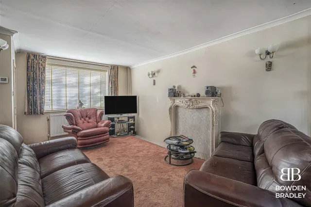 Theydon Grove, Woodford Green, IG8, photo 3