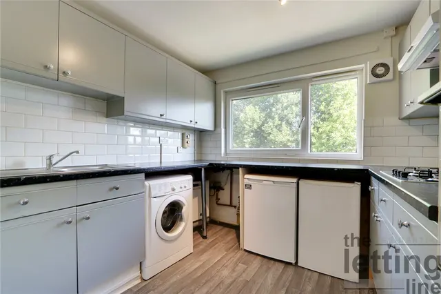 Photo 2 — Chase Green Avenue, Enfield Chase, Enfield, Middlesex, EN2 8EN