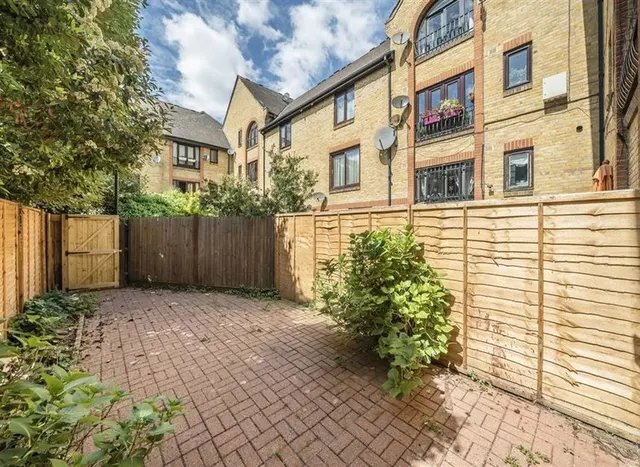 Fowey Close, Wapping, E1W, photo 2