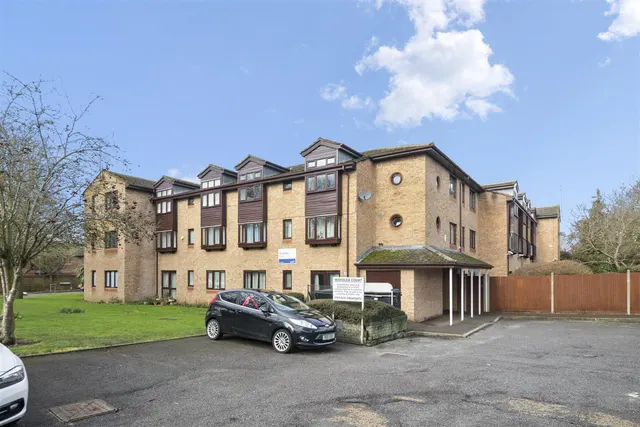 Verona Close, Uxbridge, photo 1