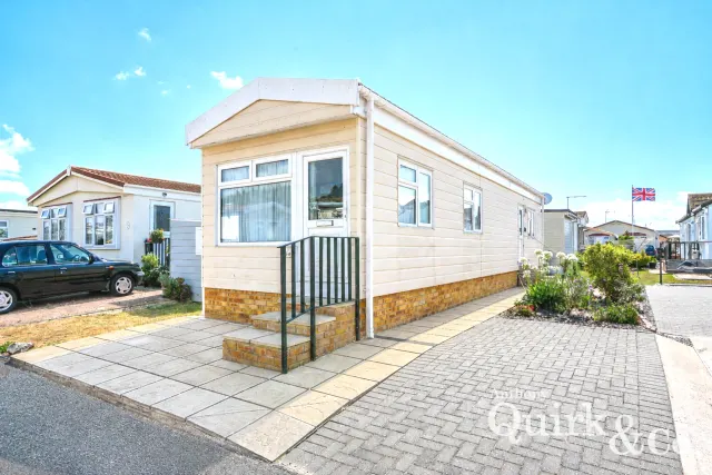 Creek Road, Canvey Island, SS8, photo 1
