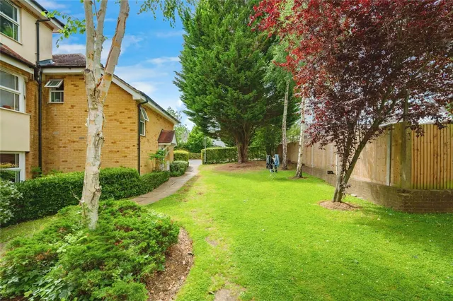 Photo 3 — Strathmore Avenue, Luton, Bedfordshire, LU1