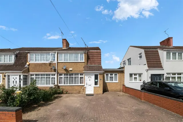 Cherry Grove, Hillingdon, photo 1