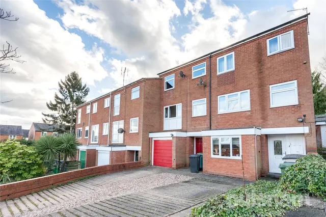 Old Crest Avenue, Redditch, Worcestershire, B98 7EG, photo 1