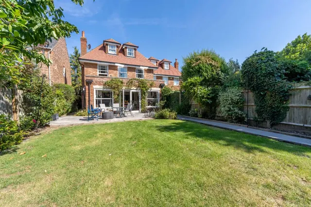 The Avenue, Hampton, TW12 3RN, photo 1