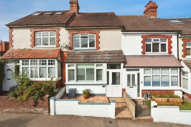 Canterbury Road, Pembury, TN2, photo 1